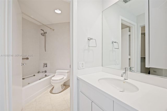 888 Brickell Key Dr 601, Miami, FL 33131