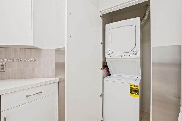 888 Brickell Key Dr 601, Miami, FL 33131