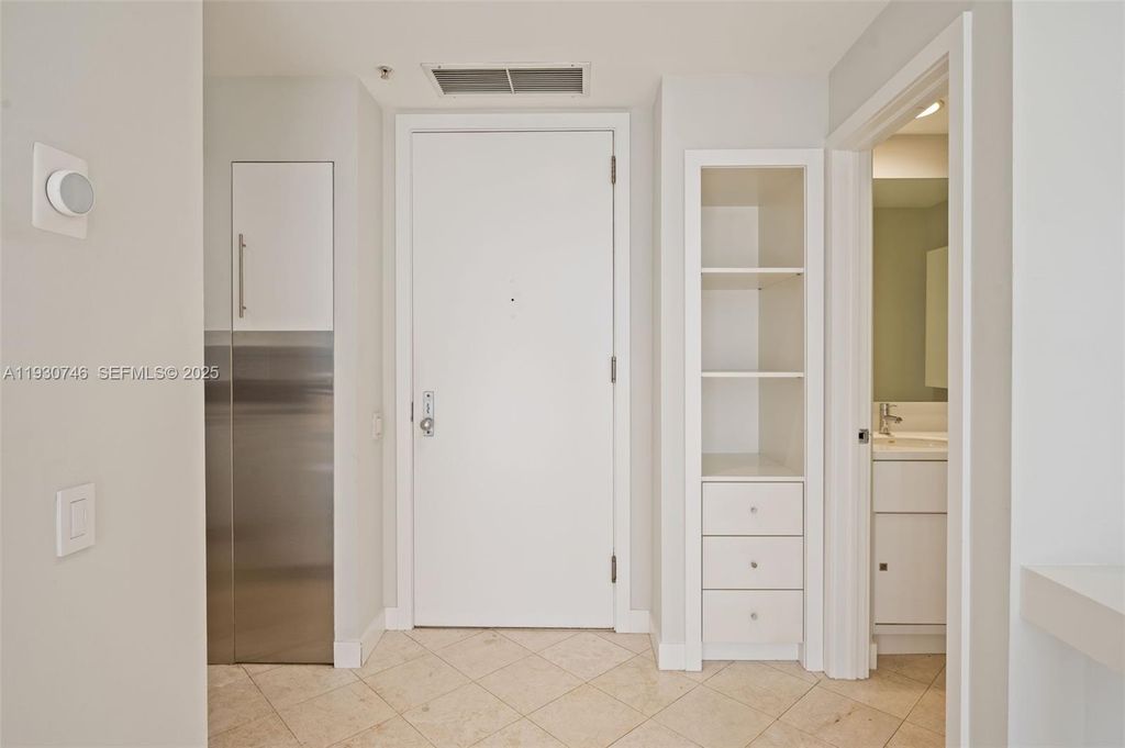 888 Brickell Key Dr 601, Miami, FL 33131