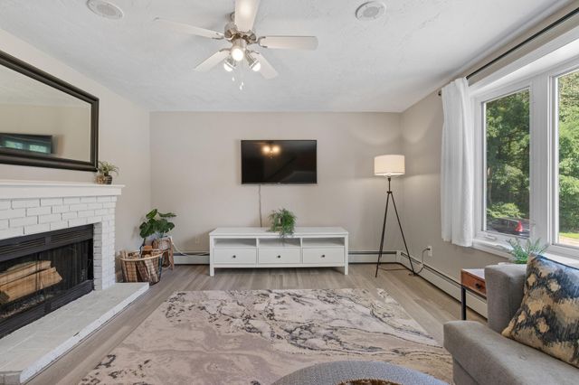 49 Lexington St. 49, Millbury, MA 01527