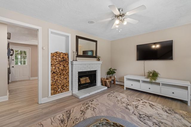 49 Lexington St. 49, Millbury, MA 01527