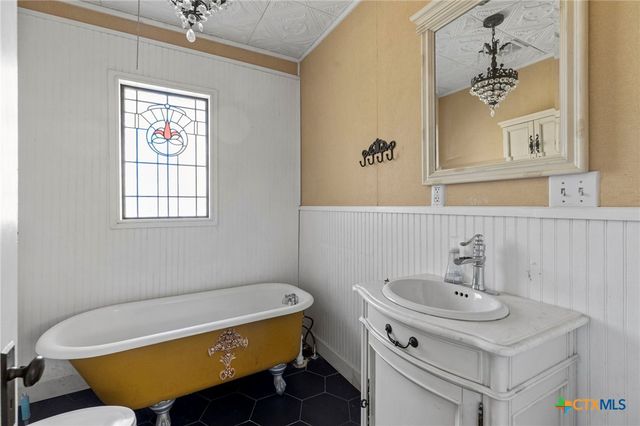 92 Sunrise Street, Dale, TX 78616