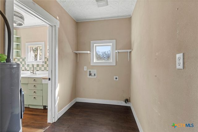 92 Sunrise Street, Dale, TX 78616