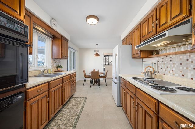 970 E MADISON Street, Morton, IL 61550