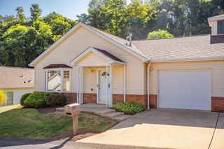 208 Village Ct, South Strabane, PA 15301