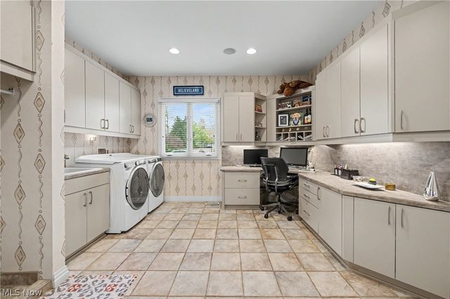 520 Bristol Drive, Aurora, OH 44202