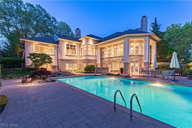 520 Bristol Drive, Aurora, OH 44202