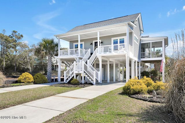 106 SE 40th Street, Oak Island, NC 28465