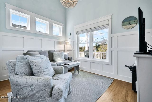 106 SE 40th Street, Oak Island, NC 28465