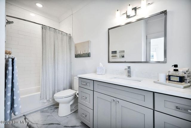 106 SE 40th Street, Oak Island, NC 28465