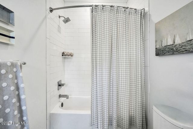 106 SE 40th Street, Oak Island, NC 28465