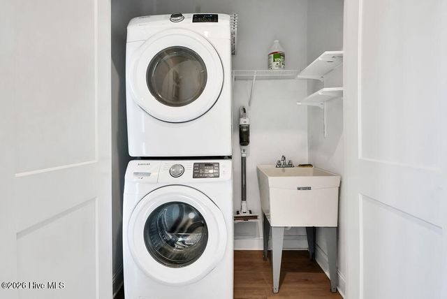 106 SE 40th Street, Oak Island, NC 28465