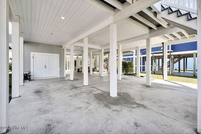 106 SE 40th Street, Oak Island, NC 28465