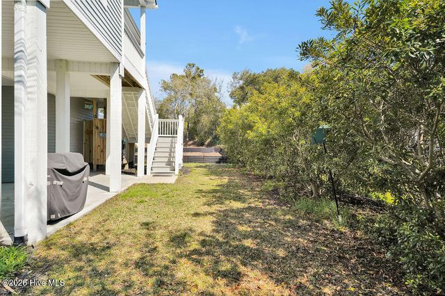 106 SE 40th Street, Oak Island, NC 28465