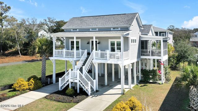 106 SE 40th Street, Oak Island, NC 28465