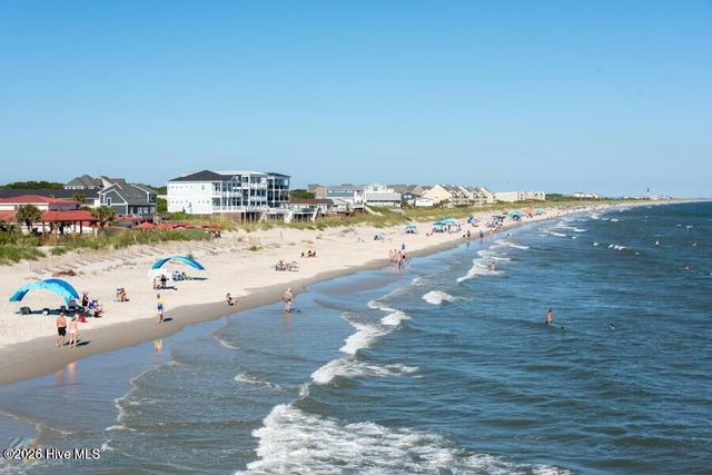 106 SE 40th Street, Oak Island, NC 28465