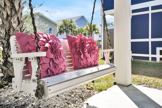 106 SE 40th Street, Oak Island, NC 28465