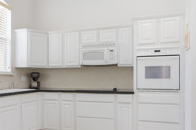 18737 Oakbrook Road, Tyler, TX 75703