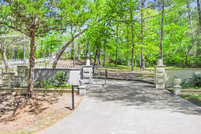 18737 Oakbrook Road, Tyler, TX 75703