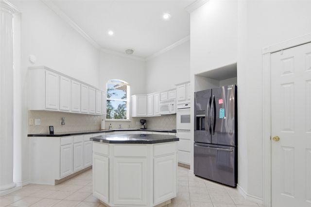 18737 Oakbrook Road, Tyler, TX 75703
