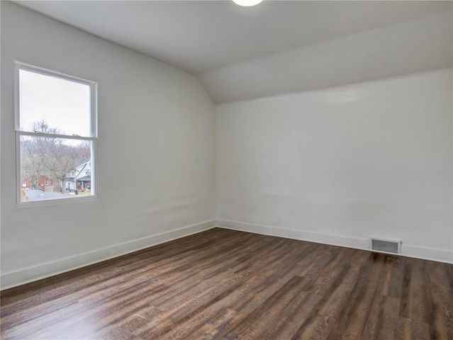 1702 Mcminn St, Aliquippa, PA 15001