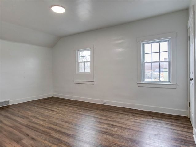 1702 Mcminn St, Aliquippa, PA 15001