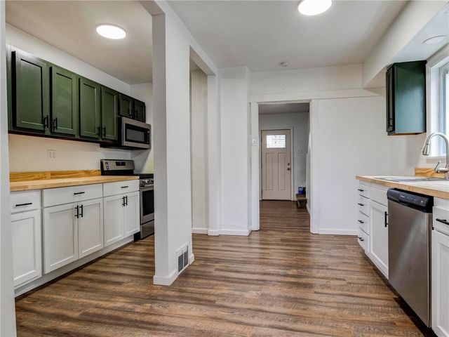 1702 Mcminn St, Aliquippa, PA 15001