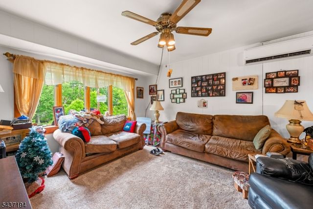 19 Fordham Trl, Hopatcong Boro, NJ 07843