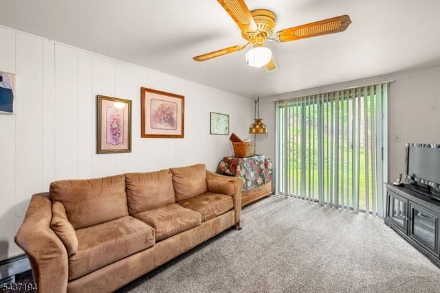 19 Fordham Trl, Hopatcong Boro, NJ 07843