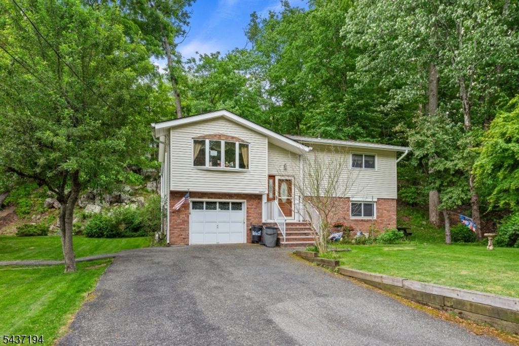 19 Fordham Trl, Hopatcong Boro, NJ 07843