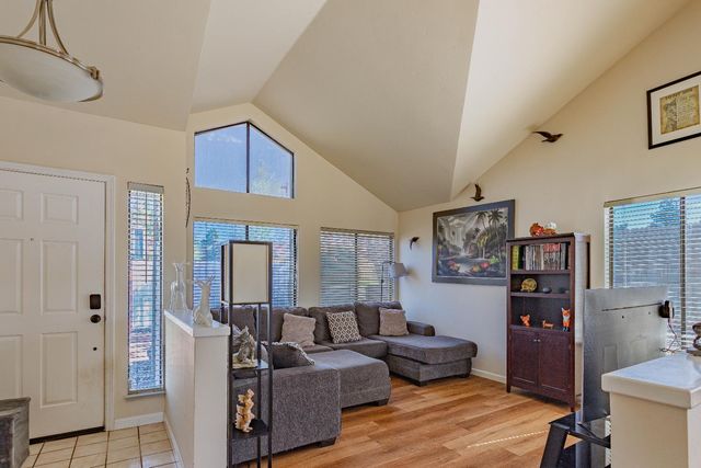 1418 Mother Lode Dr, Roseville, CA 95661