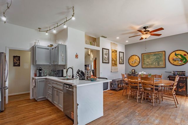 1418 Mother Lode Dr, Roseville, CA 95661