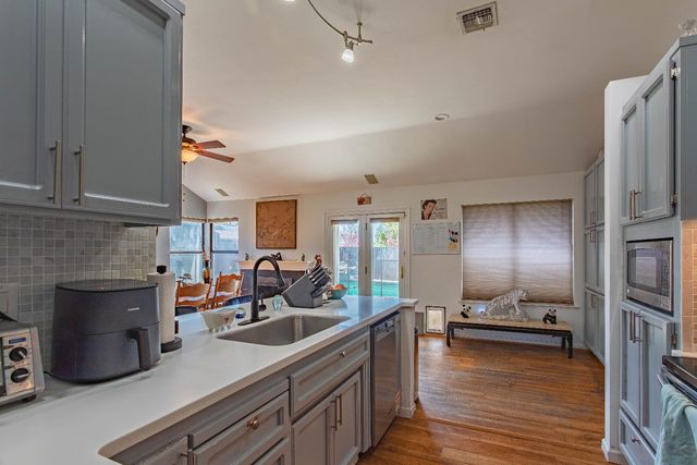 1418 Mother Lode Dr, Roseville, CA 95661