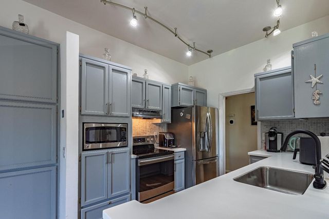 1418 Mother Lode Dr, Roseville, CA 95661