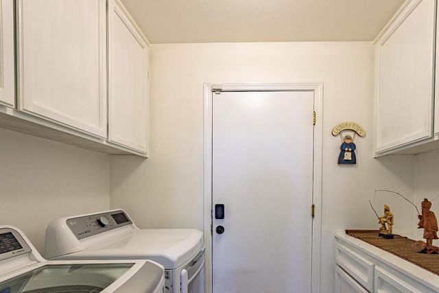 1418 Mother Lode Dr, Roseville, CA 95661