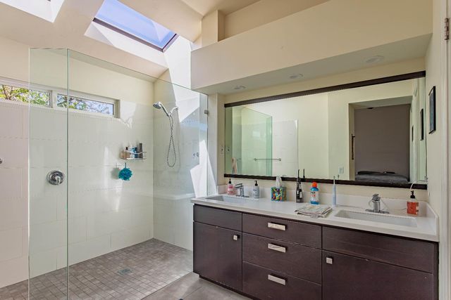 1418 Mother Lode Dr, Roseville, CA 95661