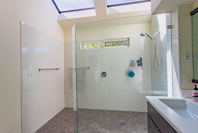 1418 Mother Lode Dr, Roseville, CA 95661