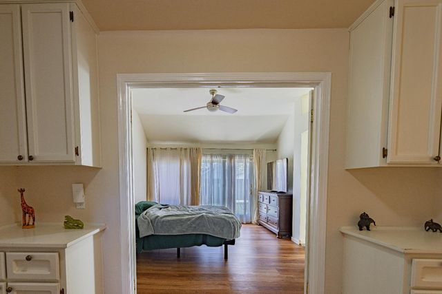 1418 Mother Lode Dr, Roseville, CA 95661