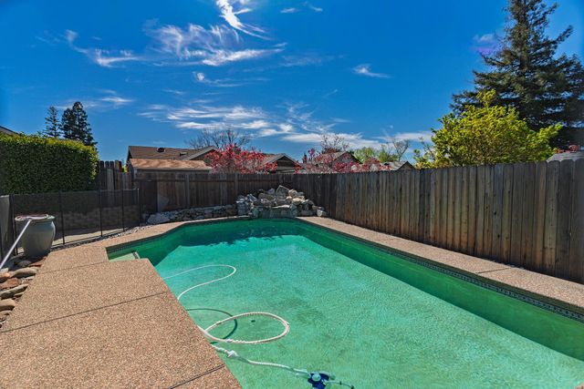 1418 Mother Lode Dr, Roseville, CA 95661