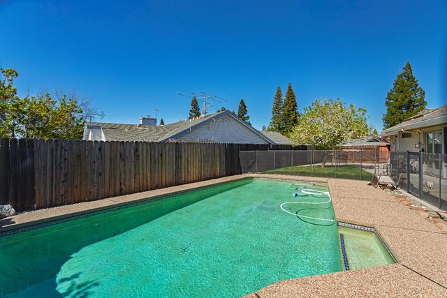 1418 Mother Lode Dr, Roseville, CA 95661