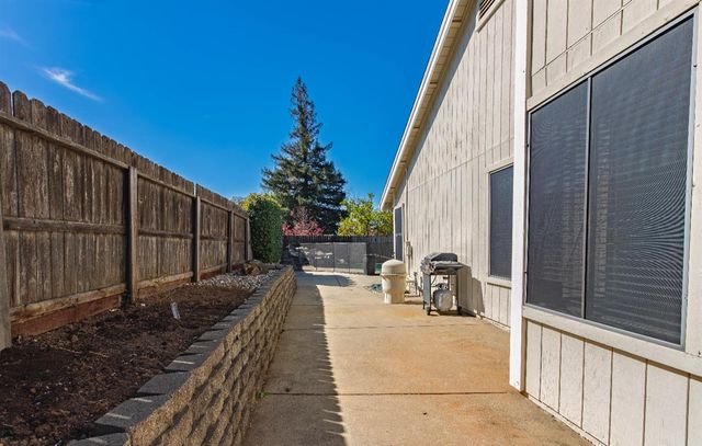 1418 Mother Lode Dr, Roseville, CA 95661