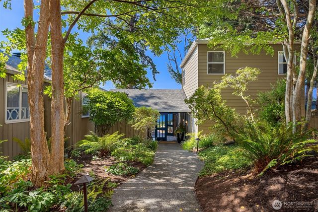 9549 Olympus Beach Road NE, Bainbridge Island, WA 98110