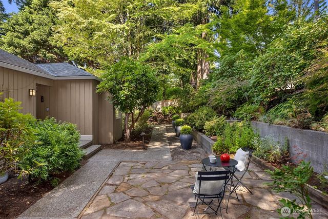 9549 Olympus Beach Road NE, Bainbridge Island, WA 98110
