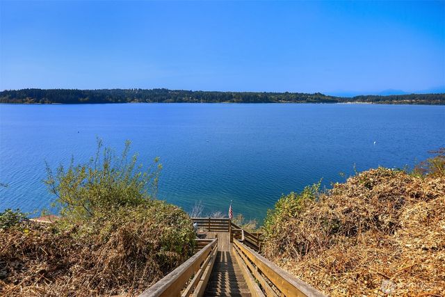 9549 Olympus Beach Road NE, Bainbridge Island, WA 98110