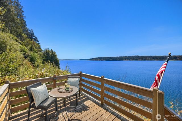 9549 Olympus Beach Road NE, Bainbridge Island, WA 98110