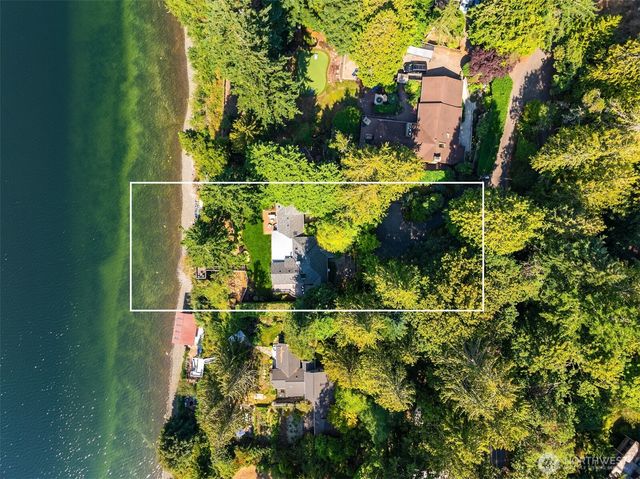9549 Olympus Beach Road NE, Bainbridge Island, WA 98110