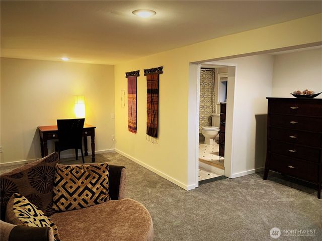 9549 Olympus Beach Road NE, Bainbridge Island, WA 98110