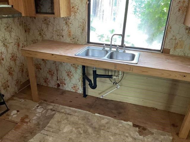 108 Bounty Street, Blessing, TX 77419