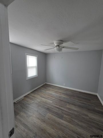 5423 S 50th Avenue, Omaha, NE 68117