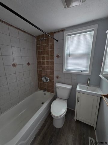 5423 S 50th Avenue, Omaha, NE 68117